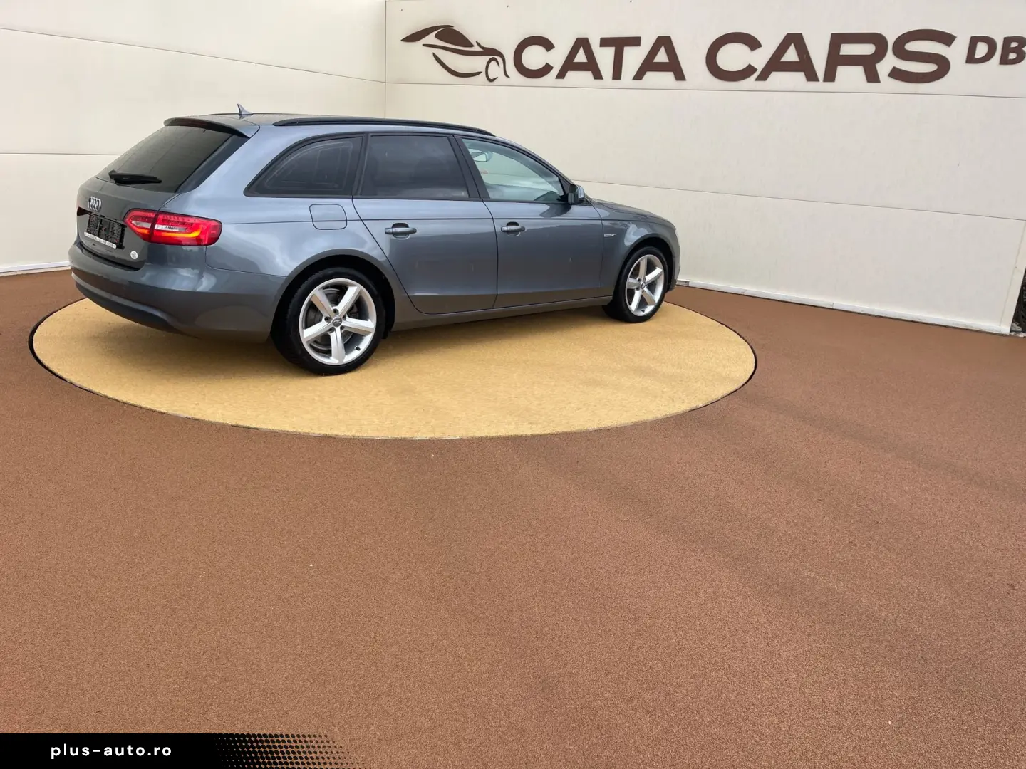 Audi A4 2.0TDI  177CP  Quattro  BI-Xenon  Navi  Camera  Dist