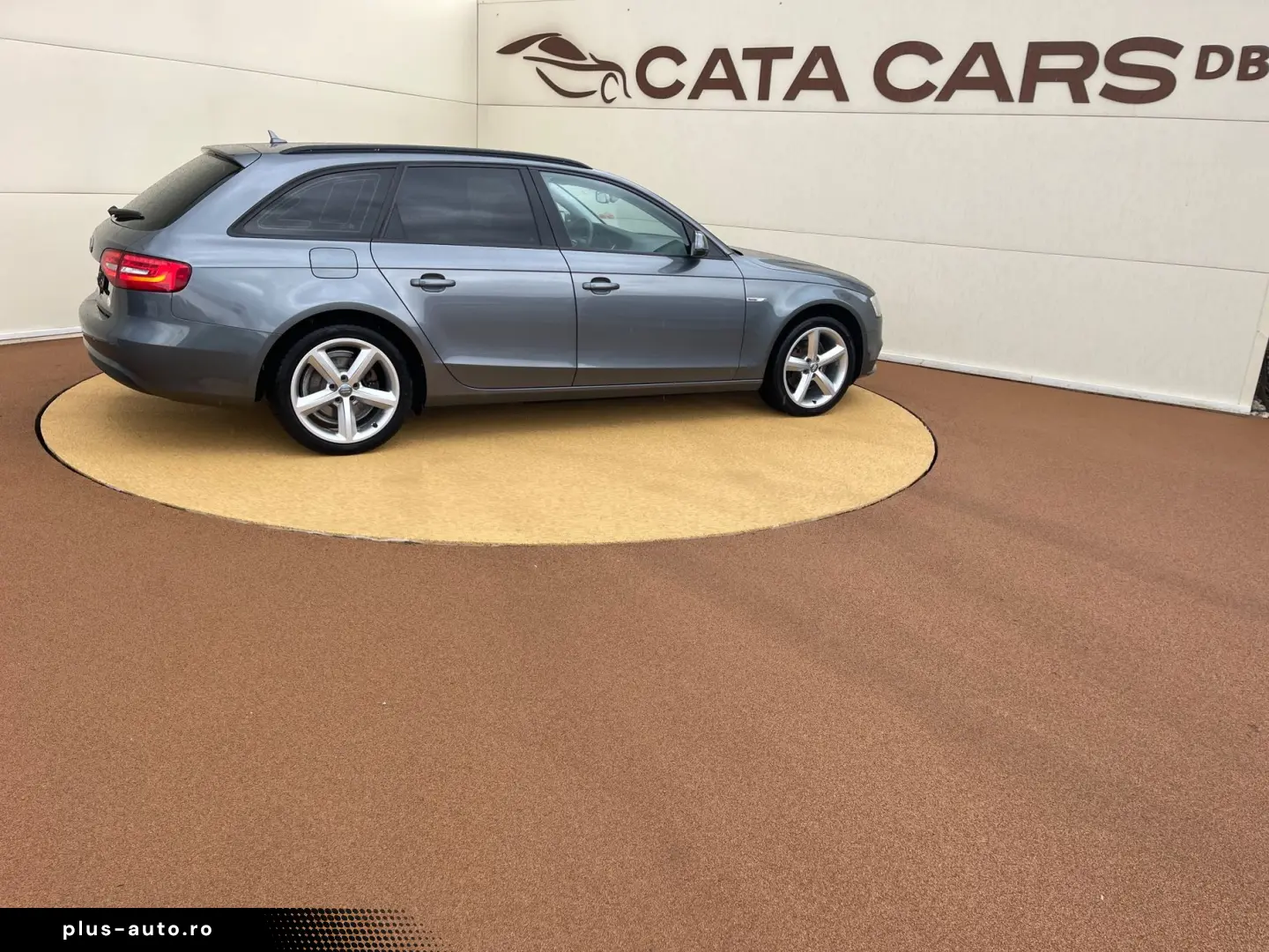 Audi A4 2.0TDI  177CP  Quattro  BI-Xenon  Navi  Camera  Dist