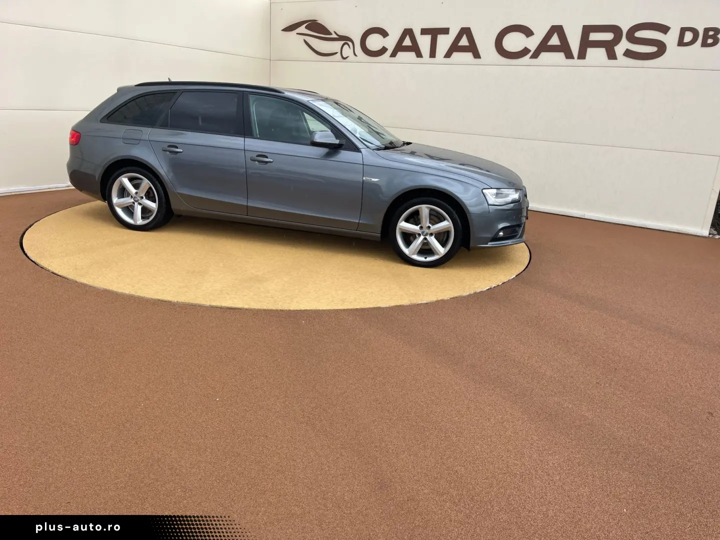 Audi A4 2.0TDI  177CP  Quattro  BI-Xenon  Navi  Camera  Dist