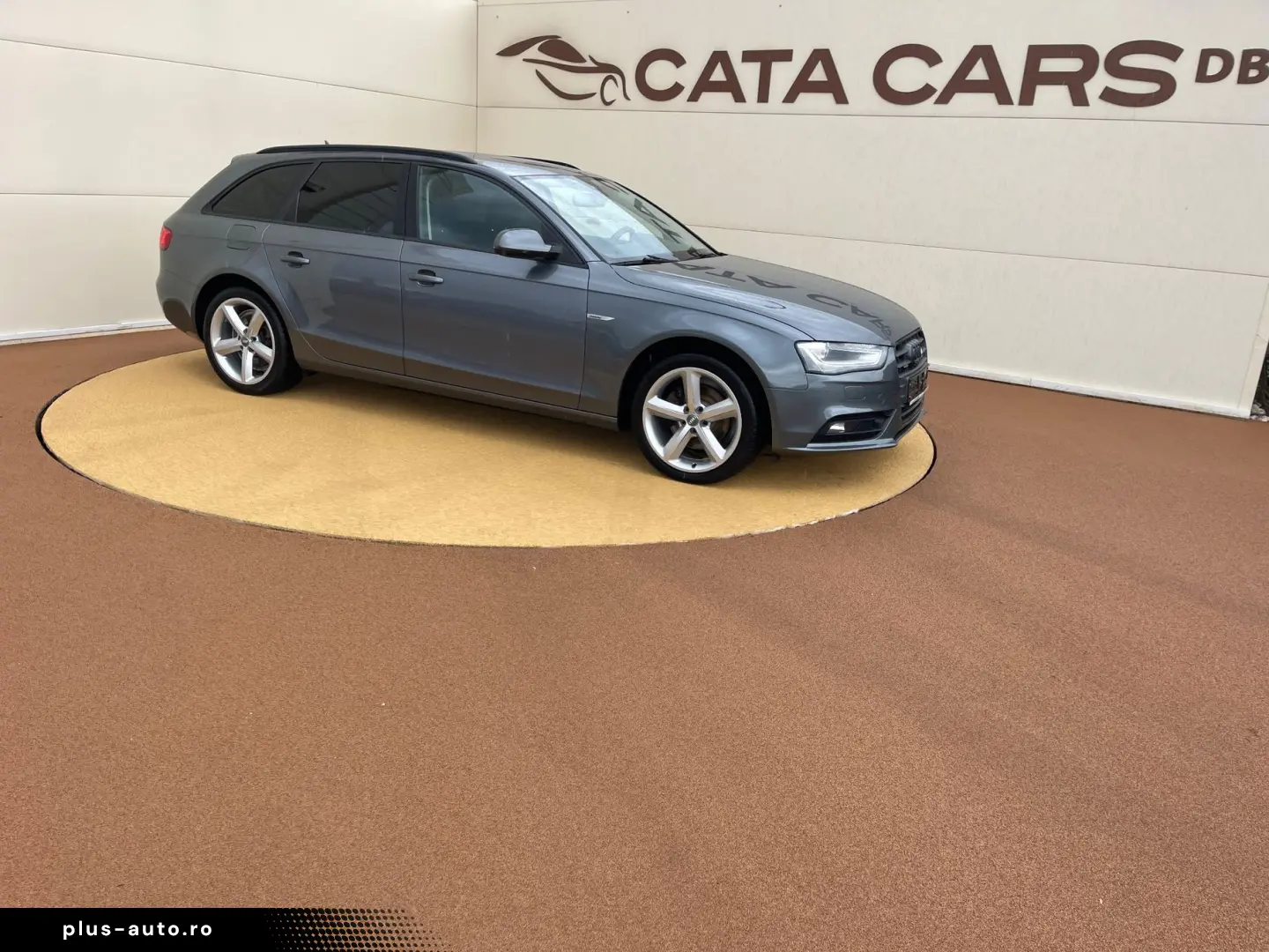 Audi A4 2.0TDI  177CP  Quattro  BI-Xenon  Navi  Camera  Dist