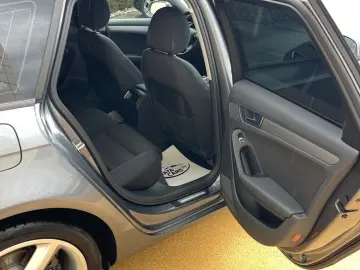 Audi A4 2.0TDI  177CP  Quattro  BI-Xenon  Navi  Camera  Dist