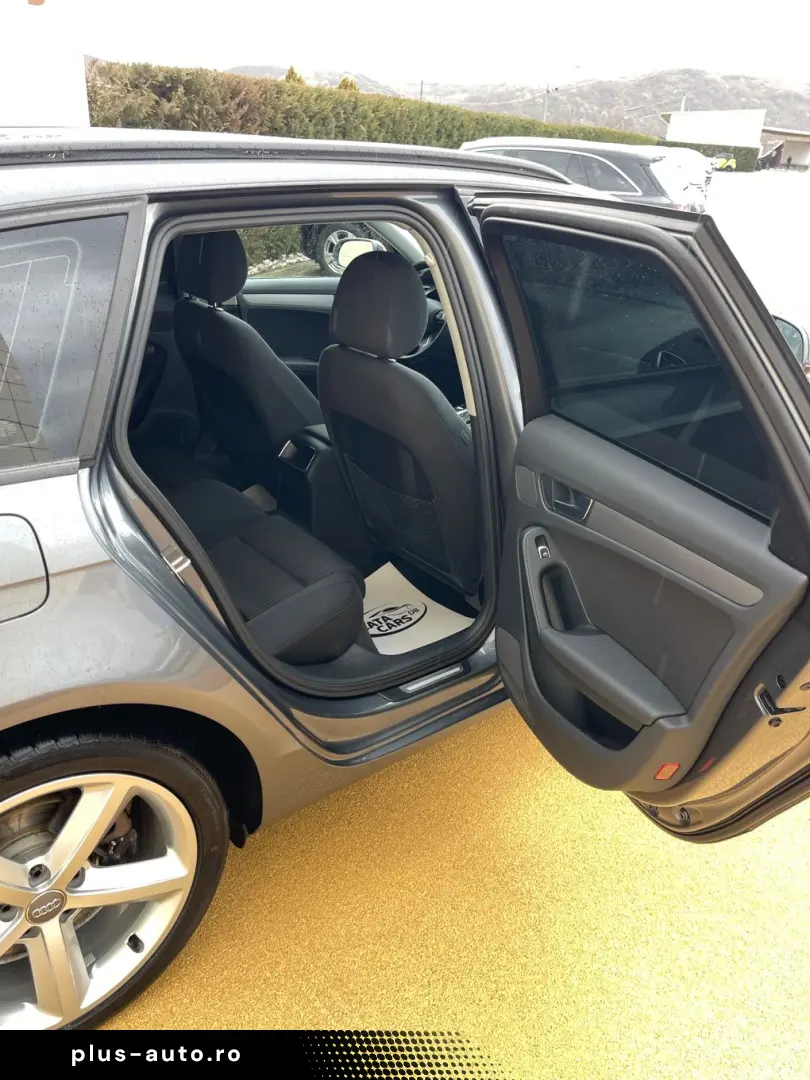 Audi A4 2.0TDI  177CP  Quattro  BI-Xenon  Navi  Camera  Dist