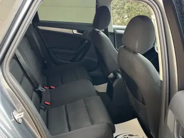 Audi A4 2.0TDI  177CP  Quattro  BI-Xenon  Navi  Camera  Dist