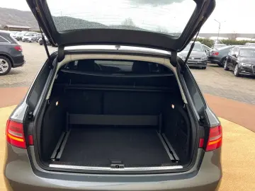 Audi A4 2.0TDI  177CP  Quattro  BI-Xenon  Navi  Camera  Dist