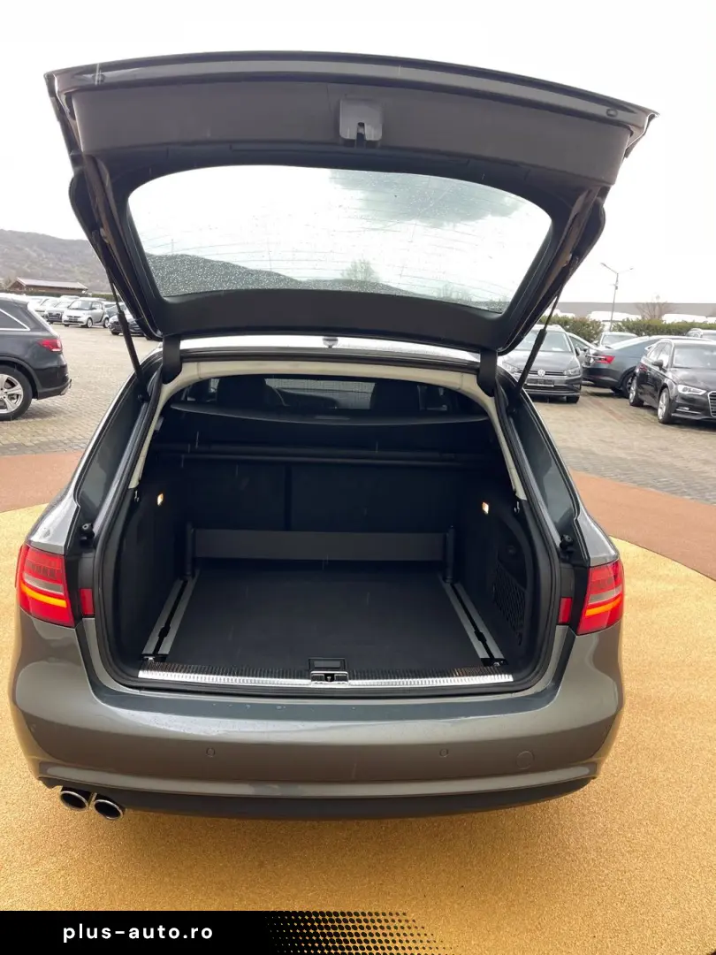 Audi A4 2.0TDI  177CP  Quattro  BI-Xenon  Navi  Camera  Dist