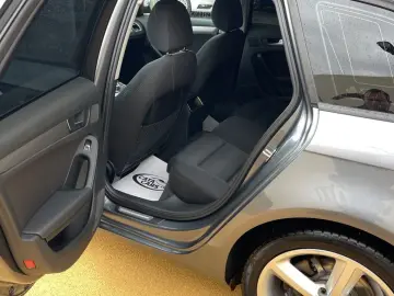 Audi A4 2.0TDI  177CP  Quattro  BI-Xenon  Navi  Camera  Dist
