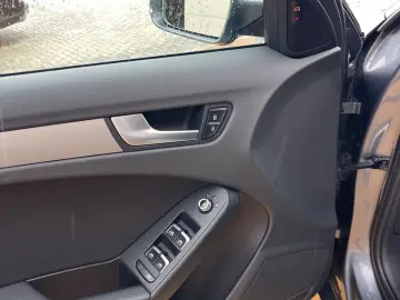 Audi A4 2.0TDI  177CP  Quattro  BI-Xenon  Navi  Camera  Dist