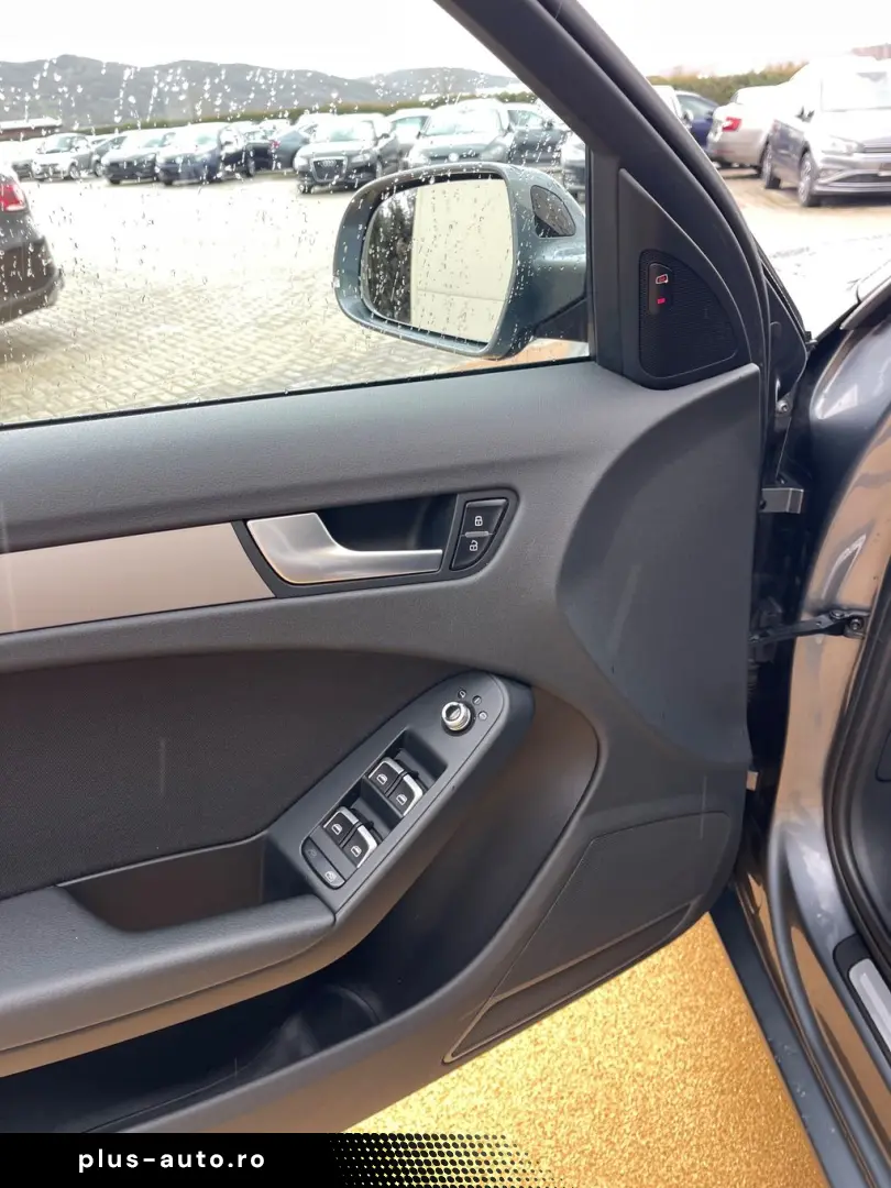 Audi A4 2.0TDI  177CP  Quattro  BI-Xenon  Navi  Camera  Dist