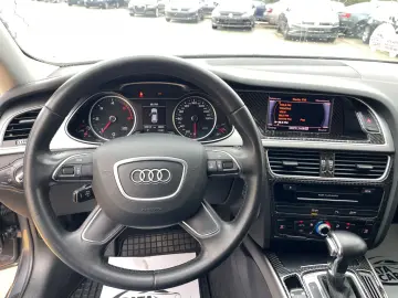 Audi A4 2.0TDI  177CP  Quattro  BI-Xenon  Navi  Camera  Dist