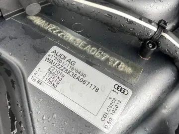 Audi A4 2.0TDI  177CP  Quattro  BI-Xenon  Navi  Camera  Dist