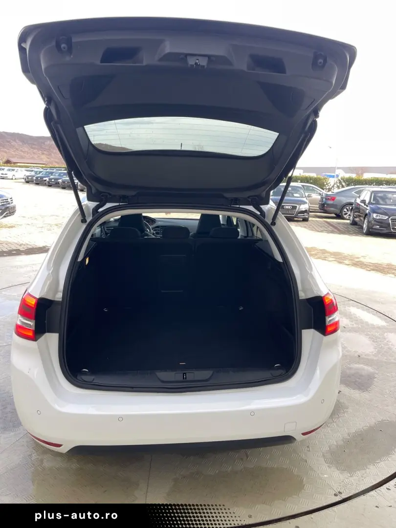 Peugeot 308 1.5HDI  131CP  LED  Navi  Panoramic  Piele  Fron