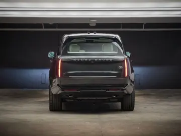 LAND ROVER Range Rover P440e Autobiography LWB