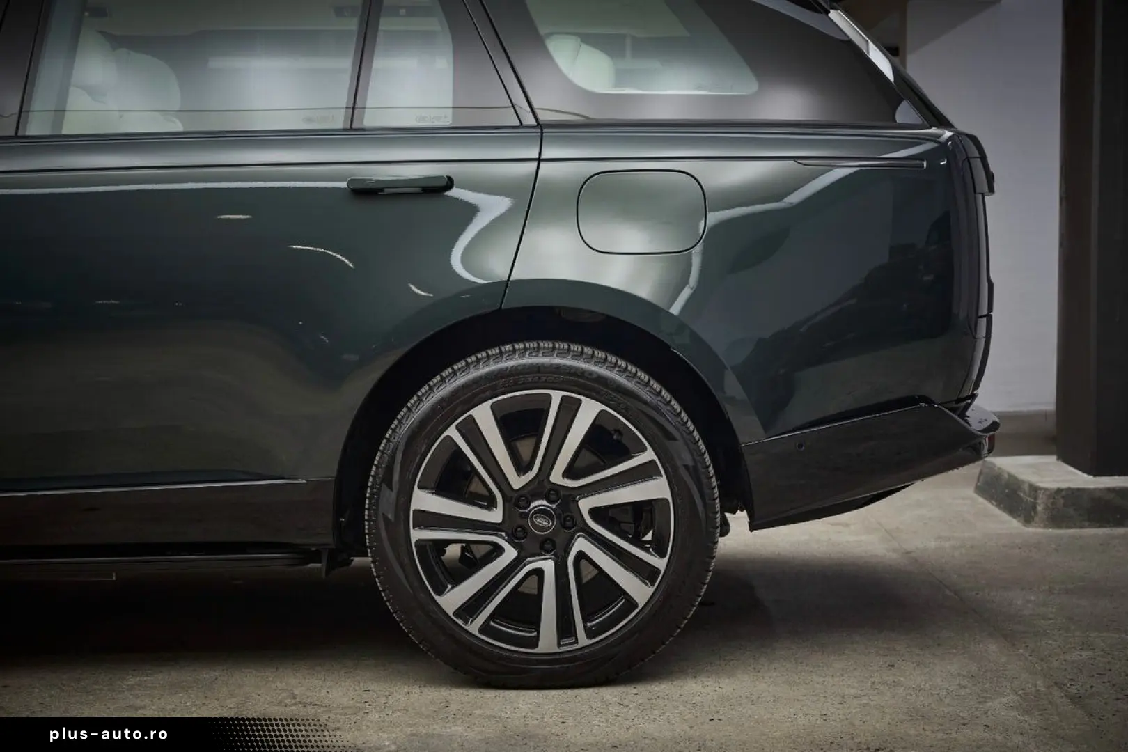 LAND ROVER Range Rover P440e Autobiography LWB