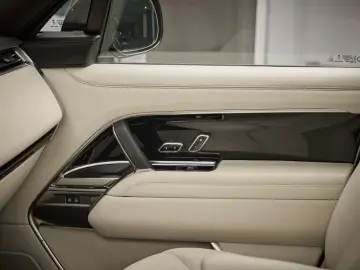 LAND ROVER Range Rover P440e Autobiography LWB