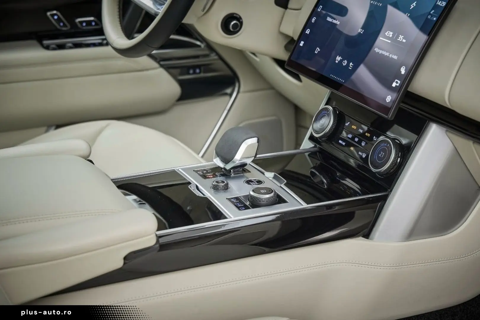 LAND ROVER Range Rover P440e Autobiography LWB