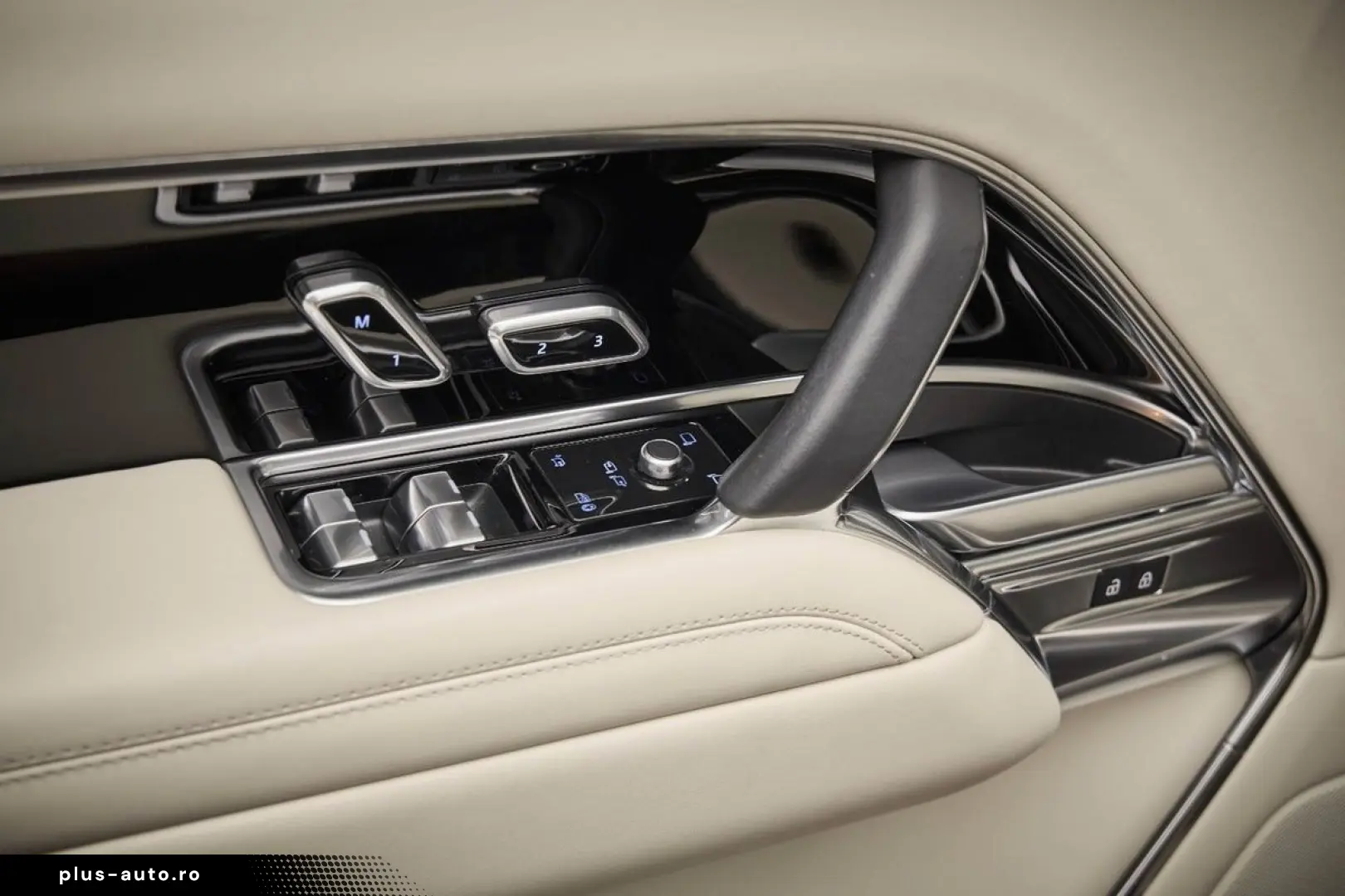 LAND ROVER Range Rover P440e Autobiography LWB