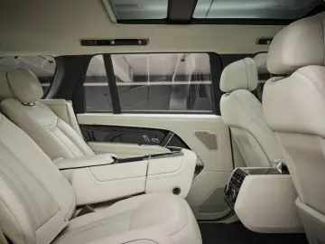 LAND ROVER Range Rover P440e Autobiography LWB