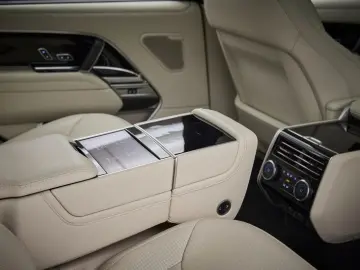 LAND ROVER Range Rover P440e Autobiography LWB