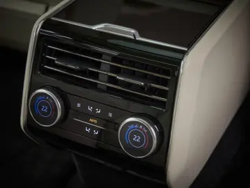 LAND ROVER Range Rover P440e Autobiography LWB