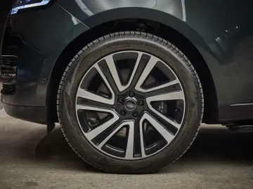 LAND ROVER Range Rover P440e Autobiography LWB