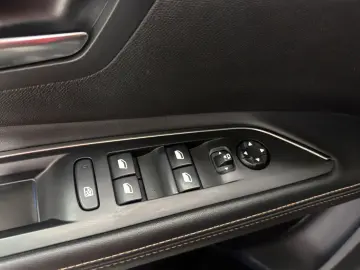 Peugeot 5008 Gen-Ii-2016