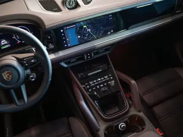 PORSCHE Cayenne E-Hybrid