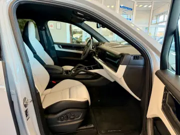 PORSCHE Cayenne S SportDesign AHK Luftfederung ACC