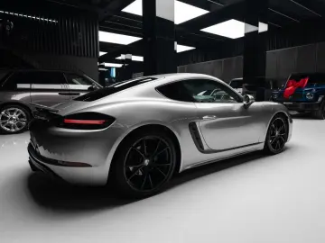PORSCHE Cayman