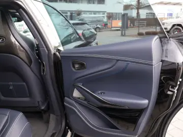 ASTON MARTIN DBX 707 FACELIFT