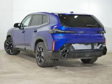 BMW XM 50e NP 152539.- AHK Massage ACC Park  B&W HuD