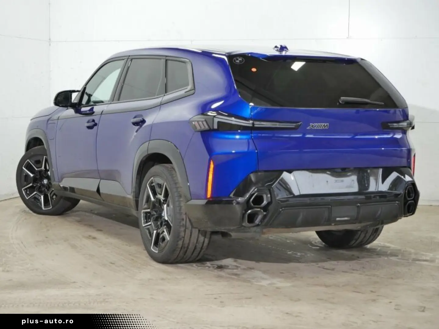 BMW XM 50e NP 152539.- AHK Massage ACC Park  B&W HuD