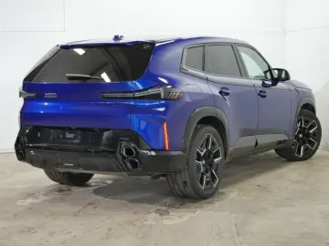 BMW XM 50e NP 152539.- AHK Massage ACC Park  B&W HuD