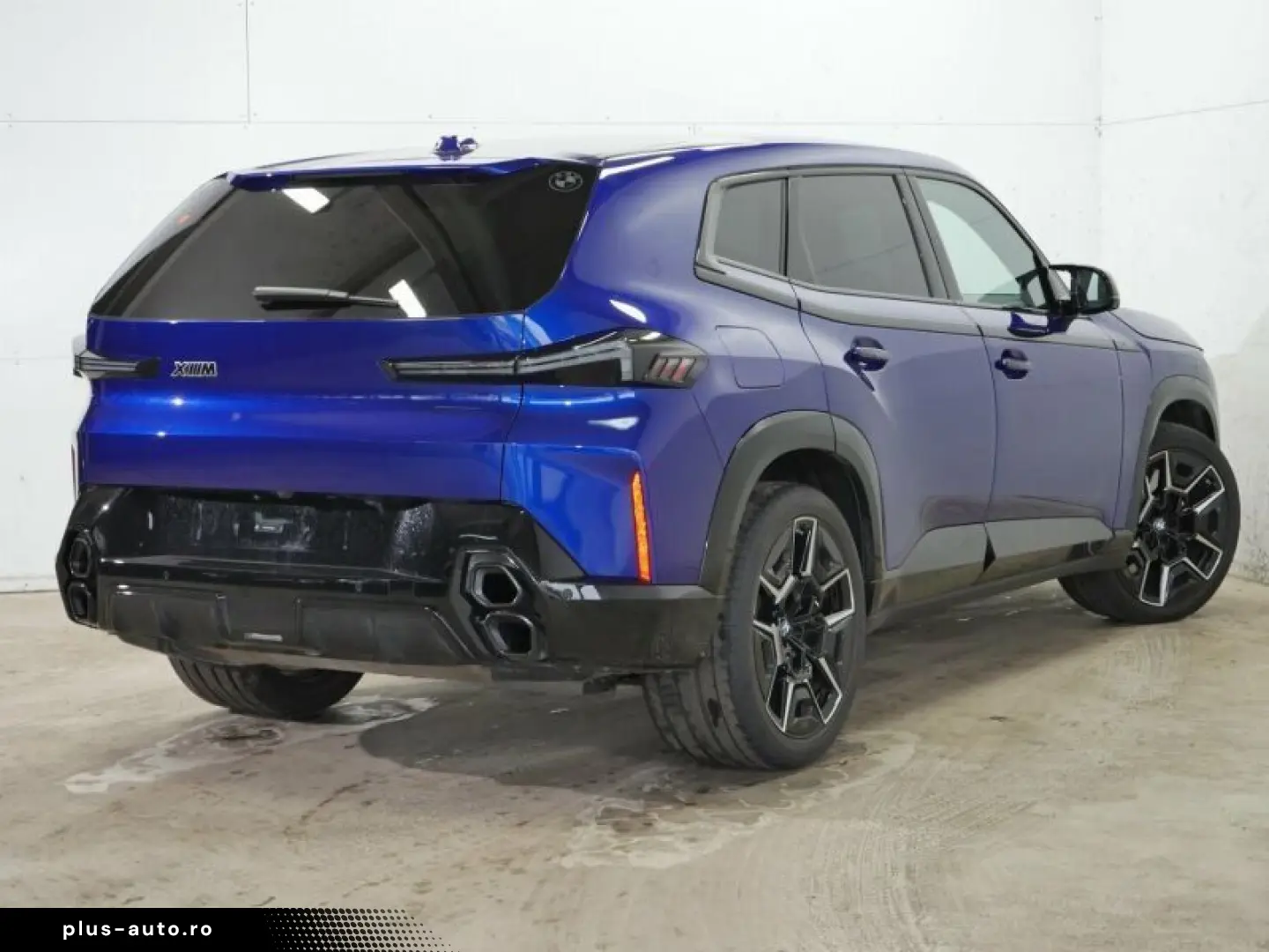 BMW XM 50e NP 152539.- AHK Massage ACC Park  B&W HuD