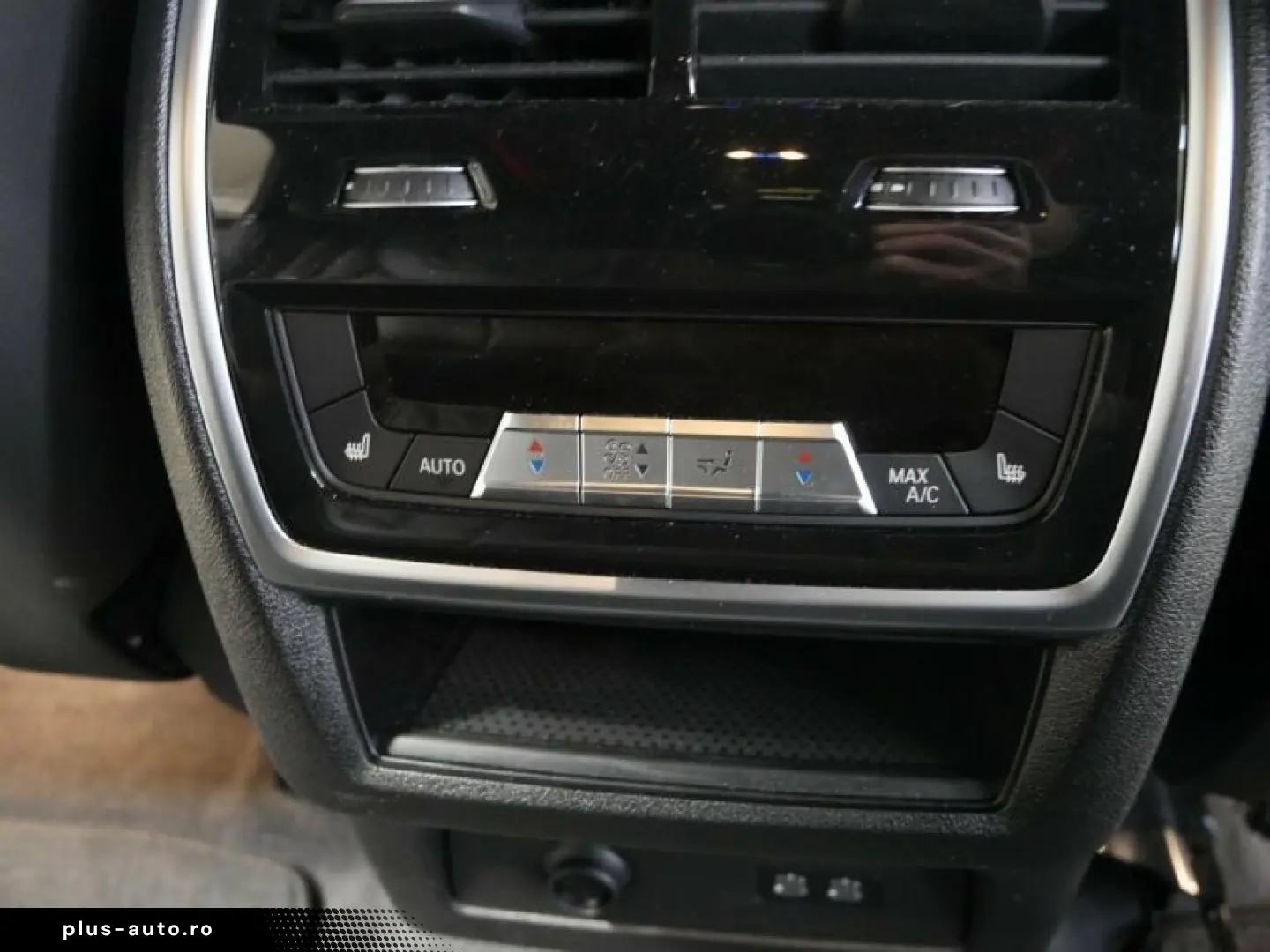 BMW XM 50e NP 152539.- AHK Massage ACC Park  B&W HuD