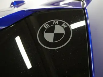 BMW XM 50e NP 152539.- AHK Massage ACC Park  B&W HuD