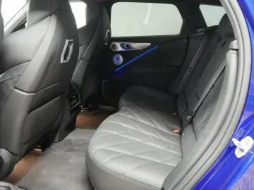 BMW XM 50e NP 152539.- AHK Massage ACC Park  B&W HuD