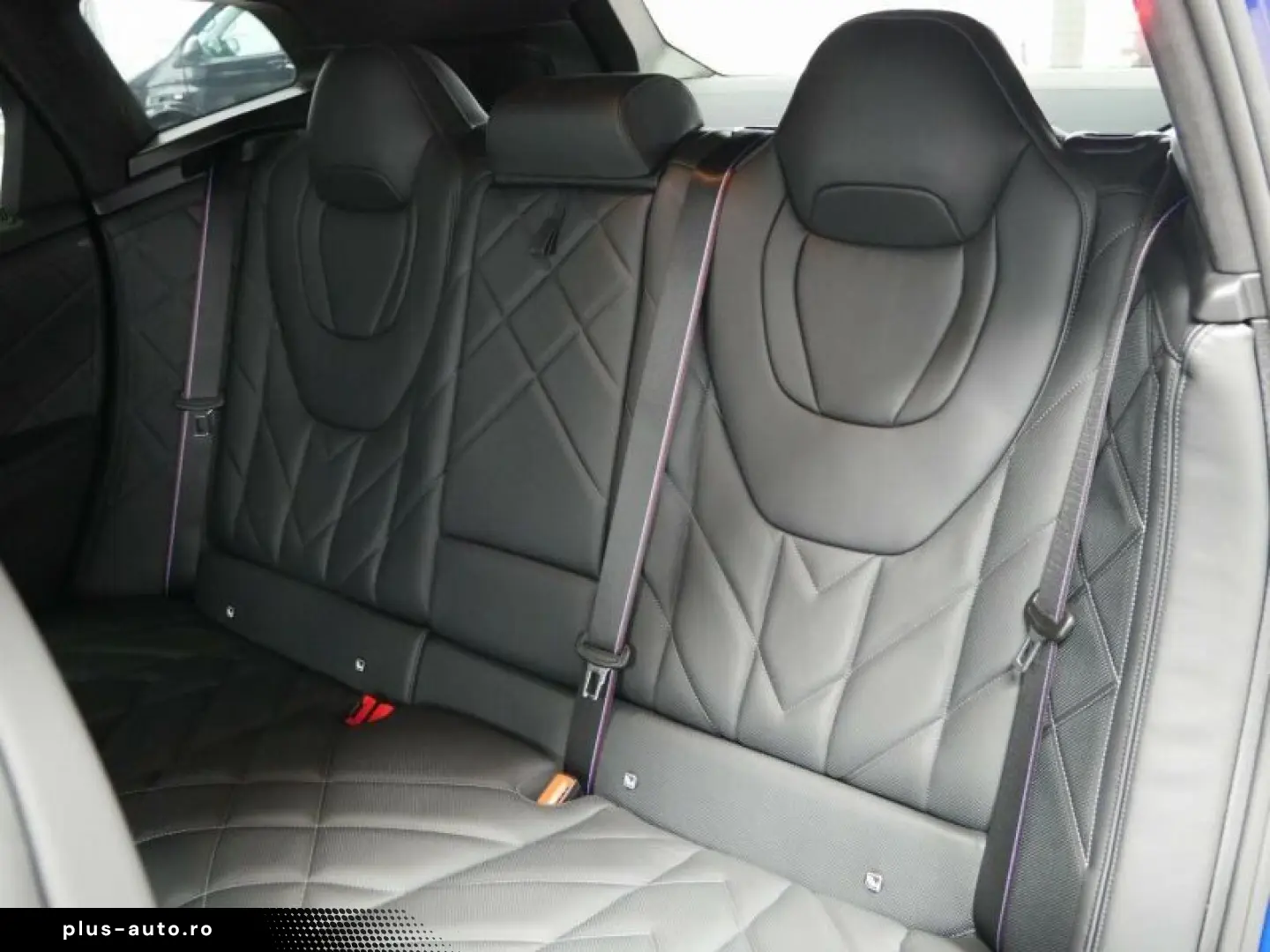 BMW XM 50e NP 152539.- AHK Massage ACC Park  B&W HuD