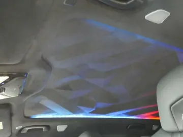 BMW XM 50e NP 152539.- AHK Massage ACC Park  B&W HuD