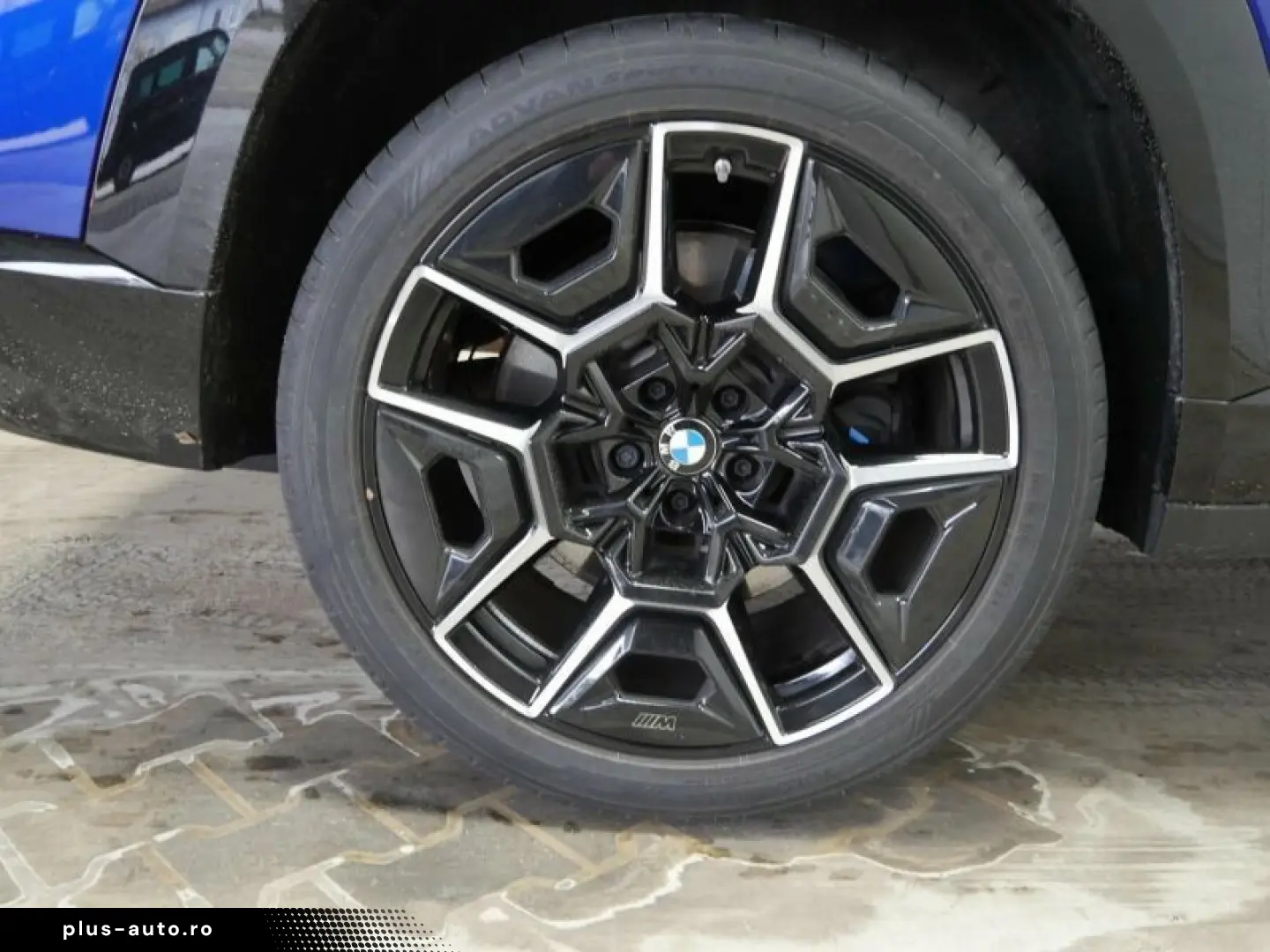 BMW XM 50e NP 152539.- AHK Massage ACC Park  B&W HuD