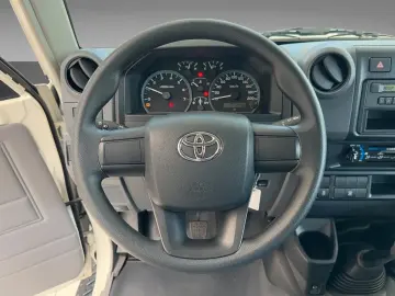 Toyota Land Cruiser GRJ78