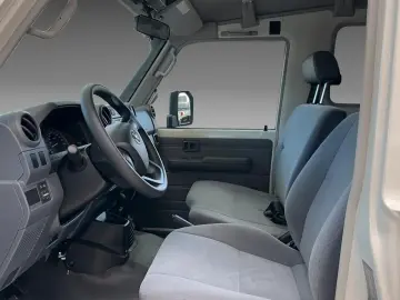 Toyota Land Cruiser GRJ78