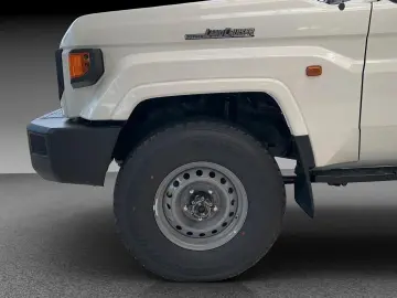 Toyota Land Cruiser GRJ78