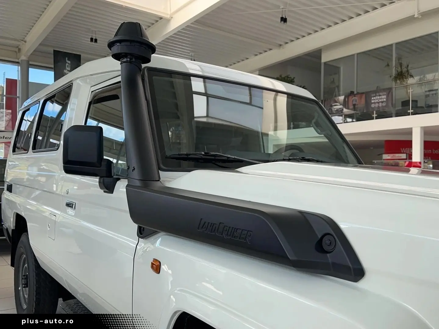 Toyota Land Cruiser GRJ78