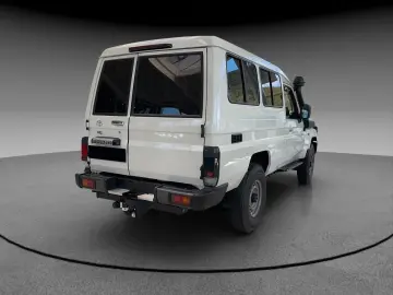 Toyota Land Cruiser GRJ78