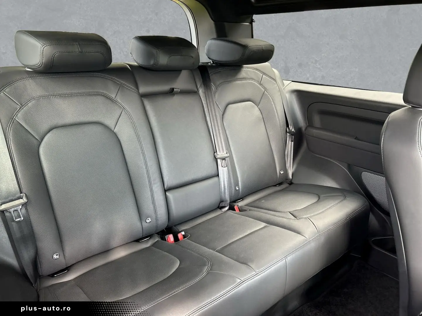 LAND ROVER Defender 90 D250 SE AHK Pano Offroad Paket