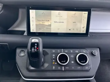 LAND ROVER Defender 90 D250 SE AHK Pano Offroad Paket