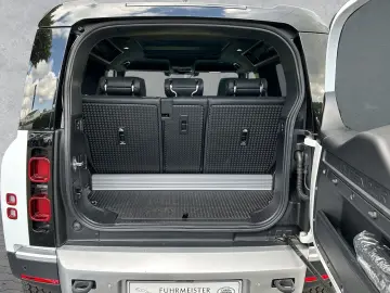 LAND ROVER Defender 90 D250 SE AHK Pano Offroad Paket