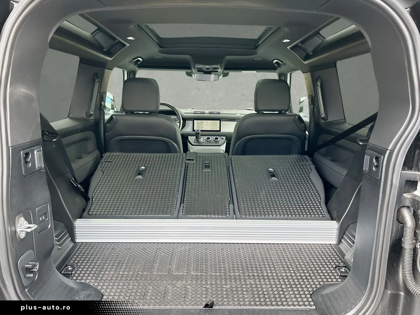 LAND ROVER Defender 90 D250 SE AHK Pano Offroad Paket