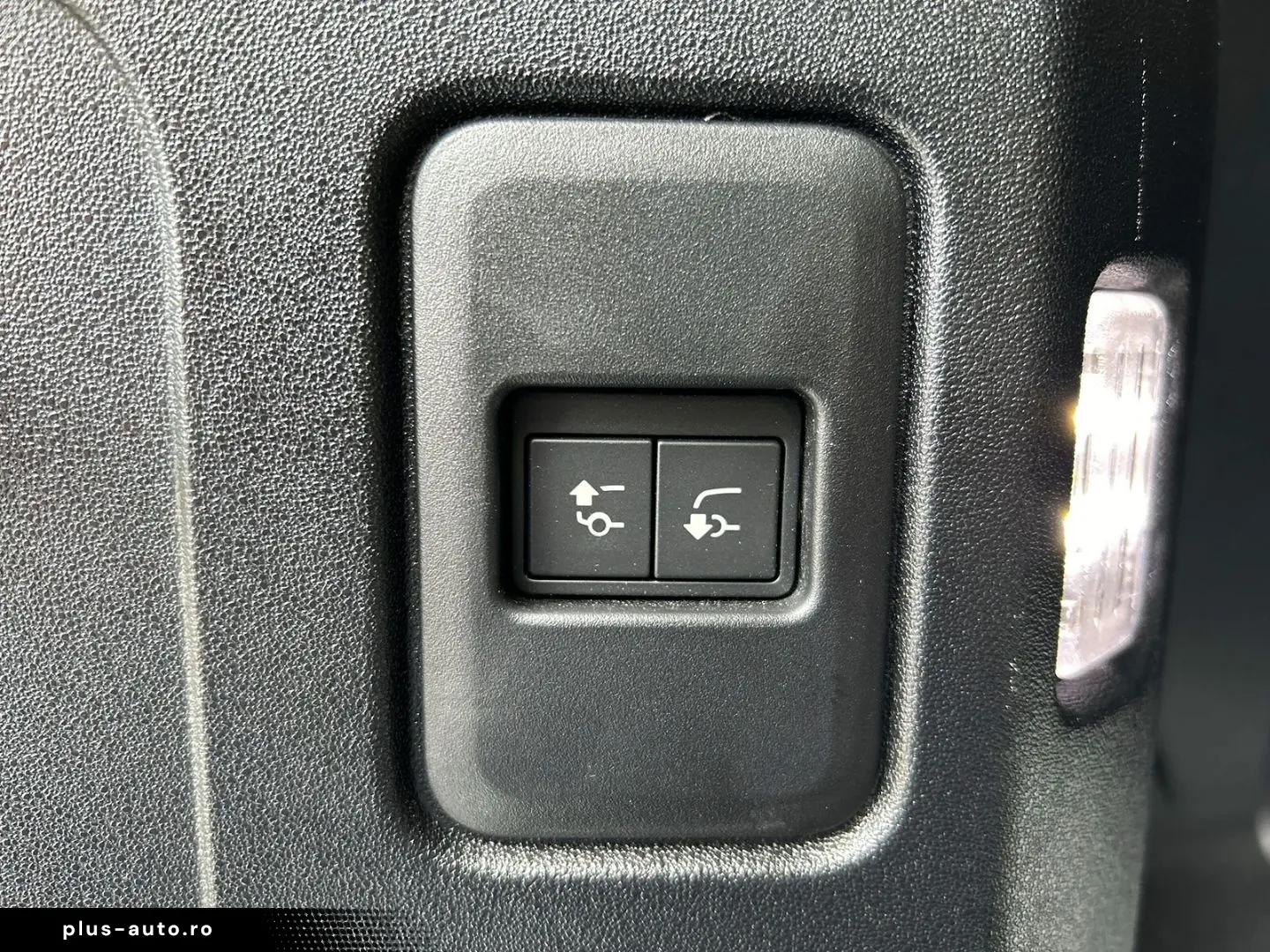 LAND ROVER Defender 90 D250 SE AHK Pano Offroad Paket