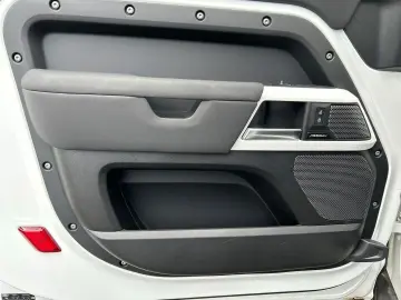 LAND ROVER Defender 90 D250 SE AHK Pano Offroad Paket